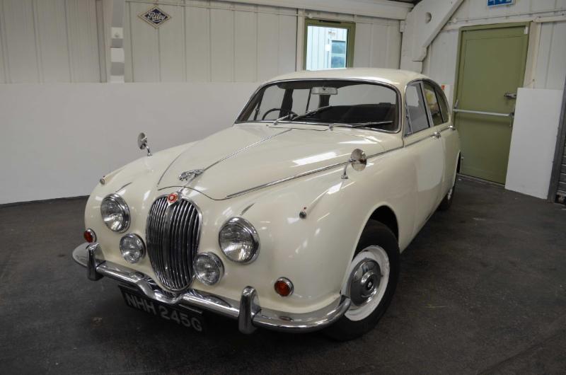 Jaguar 340 NHH 245G