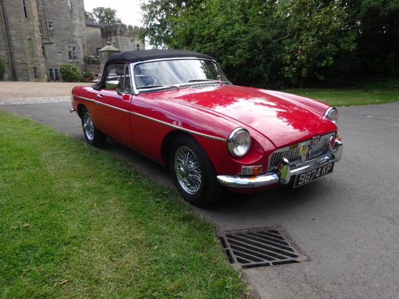 RED MGB Roadster - pull handle