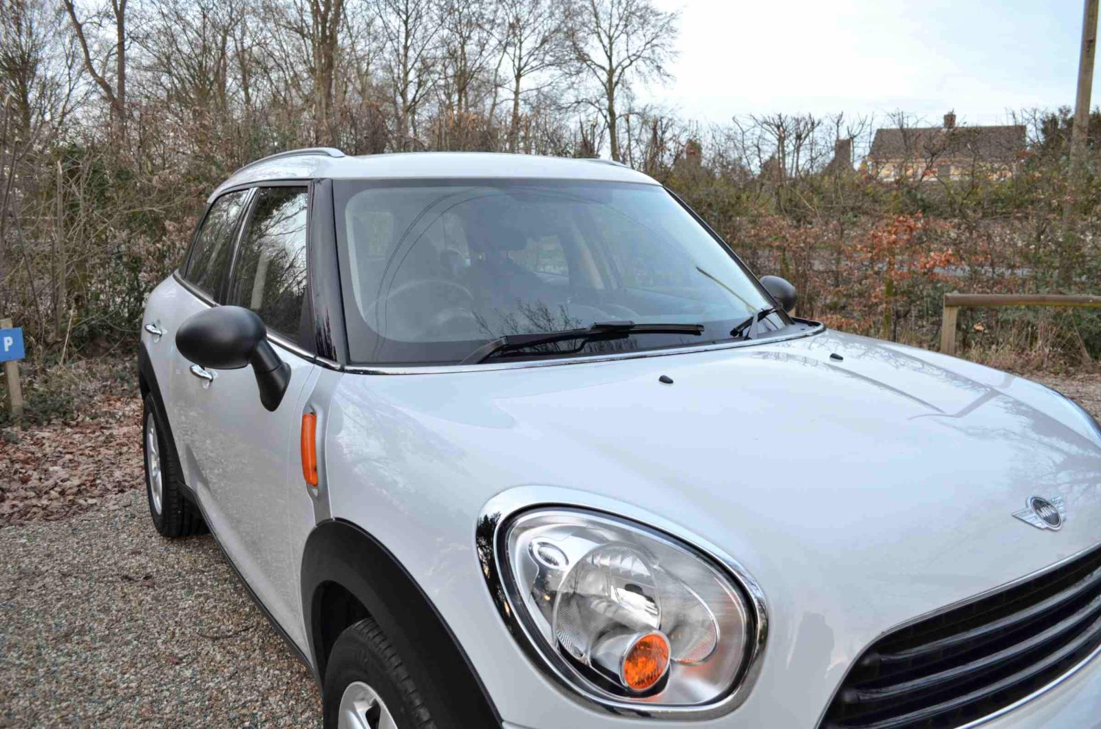 Oxford Diecast 1:76 Scale Model Car – 2011 BMW Mini Cooper – Pepper White – Gift Ready